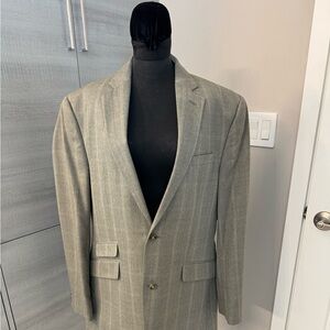 Men’s Alan Flusser khaki and beige sport jacket. Size 42 L. Fully lined